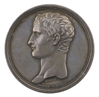 Silver medal of a man in profile to the left with short hair