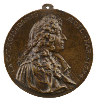 Bronze medal of a man in profile to the right wearing a periwig and magistrate’s robes