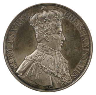 Silver medal of a crowned man in profile to the right