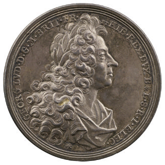Silver medal of a man in profile to the right