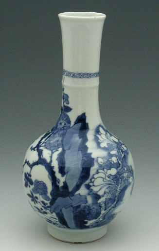 Blue and white porcelain bottle shaped vase with vegetal motifs.
