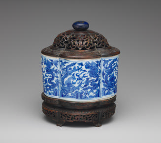 Blue and white porcelain box with wooden lid and base