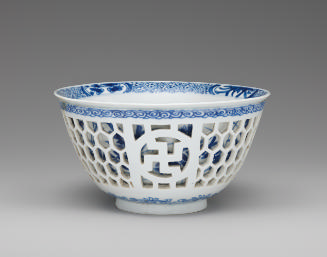 Blue and white porcelain reticulated bowl