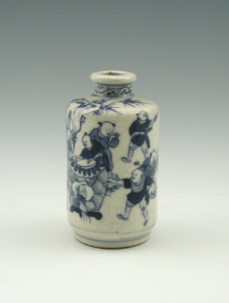 White hard-paste porcelain snuff bottle with underglaze blue figural decoration