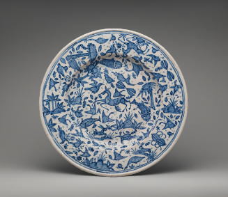 Large circular plate with animals and ornate decoration in blue and white