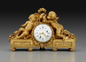Mantel Clock in gilt bronze with two cherubs on either side of the dial
