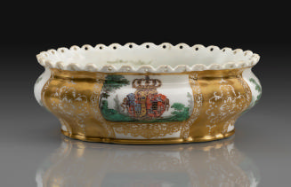 Side view of curvilinear brush handle in porcelain with the coat of arms of Naples and lavish g…
