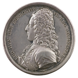 Silver medal of a man in profile to the left in a periwig tied with a ribbon, wearing a silk cr…