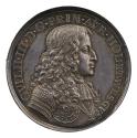 Silver medal of a man in profile to the right wearing a lace cravat and armor