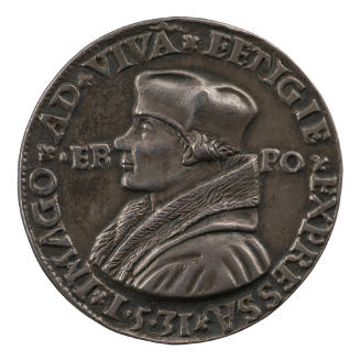 Silver medal of a man in profile to the left wearing an academic biretta on his head
