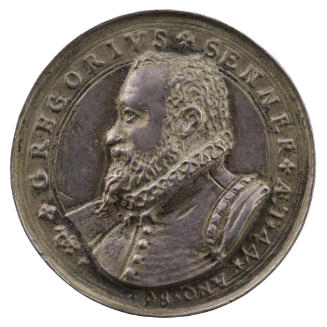 Silver medal of a bald man in profile to the left