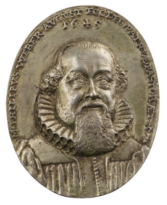 Silver medal of a balding man with a mustache and a beard, wearing a buttoned coat and ruff