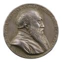 Silver medal of a man in profile to the right