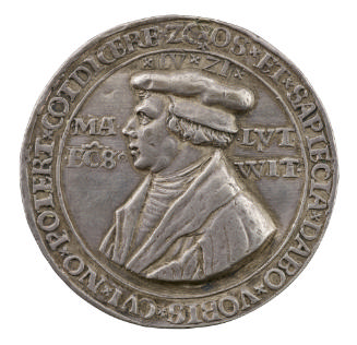 Silver medal of a man in profile to the left