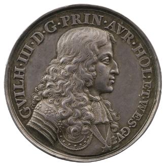 Medal of a man wearing armor in profile to the right