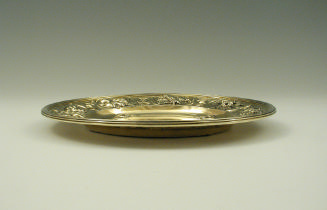 Gilt silver plate with plant and floral design at rim