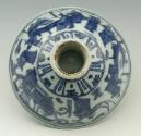 Blue and white porcelain stemed bowl with figural decoration, view of bottom