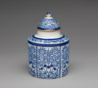 Blue and white porcelain cylindrical covered jar, with plant design