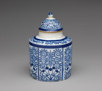 Blue and white porcelain cylindrical covered jar, with plant design