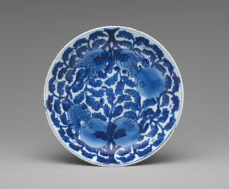Blue and white porcelain deep plate with vegetal decoration
