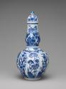 Blue and white porcelain bottle-shaped vase with vegetal decoration