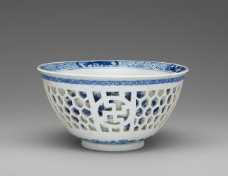 Blue and white porcelain reticulated bowl