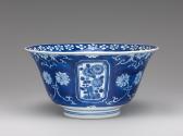 Blue and white porcelain bowl with floral decoration