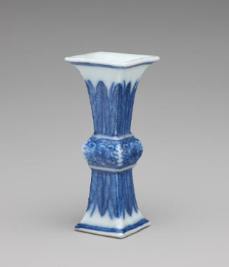 Blue and white porcelain vase with square base