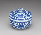 Blue and white porcelain bowl with cover, floral design