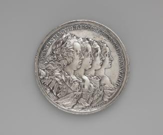 Silver medal of two men and two women in profile to the right