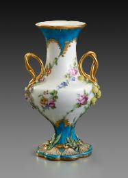 Porcelain vase in blue and white with gold handles